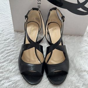 Nine West size 8 black leather heeled sandals